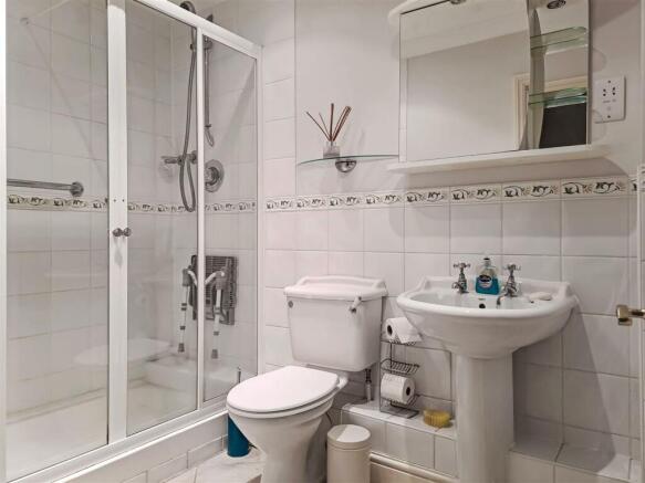 Separate Shower Room