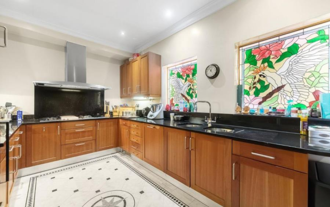 31 gloucester place mews 2 02.03 .png