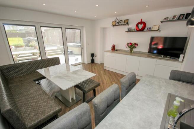 Family Dining Area.jpg