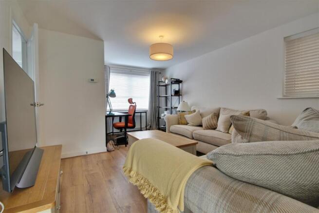 3 bed Semi-Detached for sale Image 6