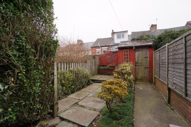 2 bed Terraced to rent Image 8