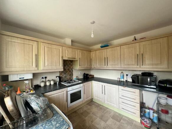 3 bed Detached Bungalow to rent Image 5