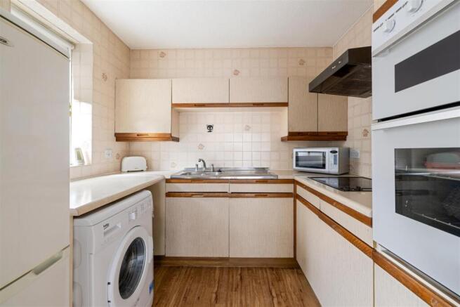 Glebelands Avenue, E18