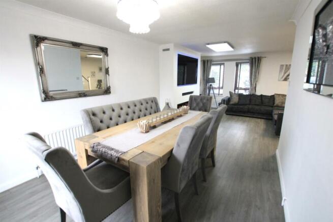 Lounge/Dining Room