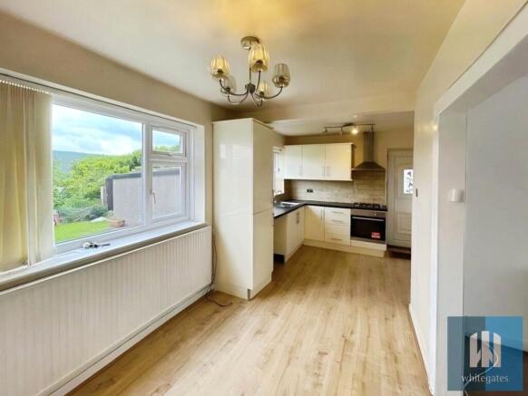 3 bed Semi-Detached to rent Image 8