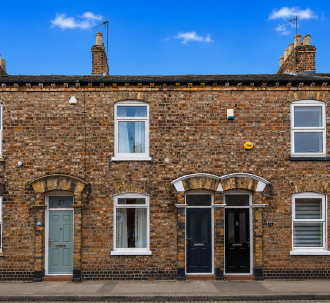 2 bed Terraced for sale in shipton