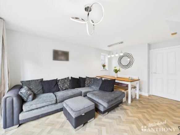 CAM02773G0-PR0268-STILL013