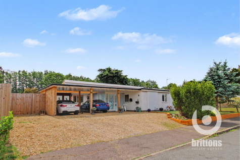 Beautifully Renovated Bungalow on Parkhill in Middleton