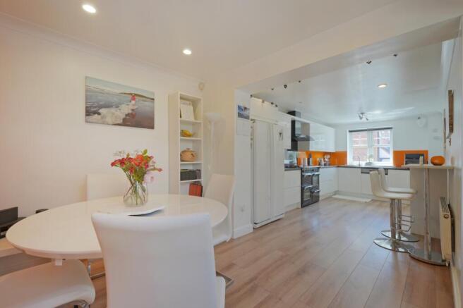 4 bed Detached for sale Image 10