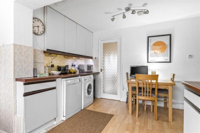 4 bed Detached for sale Image 9