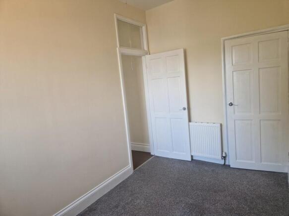 2 bed Terraced to rent Image 4