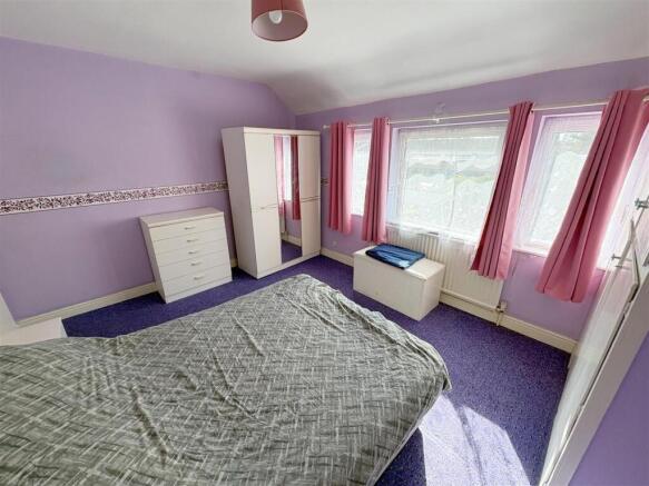 Bedroom One (2).jpg