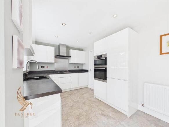 4 bed Detached for sale Image 8