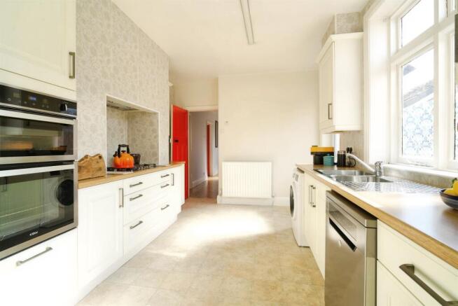 4 bed Detached for sale Image 6