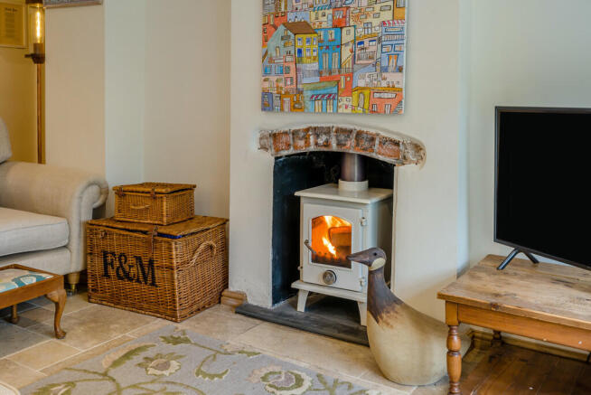 8690708-interior1...