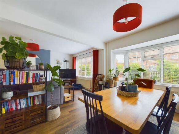 OPEN LOUNGE/DINING AREA