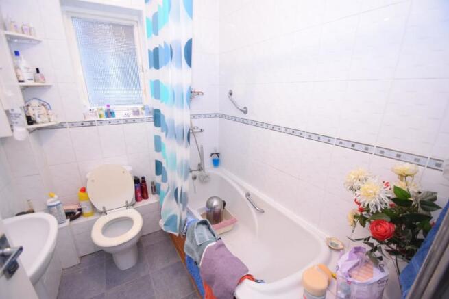 15 West house bathroom.JPG
