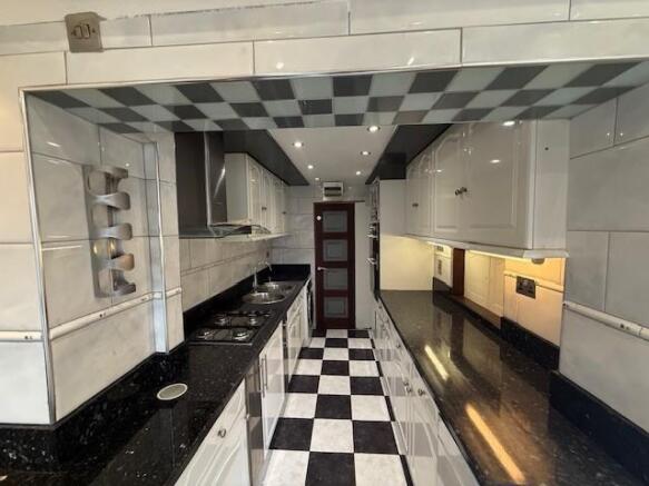 3 bed Town House to rent Image 4