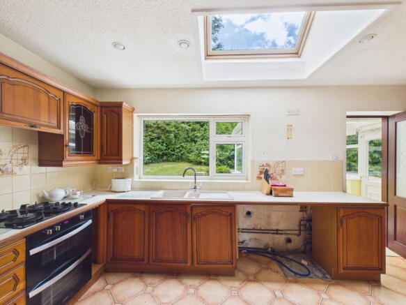 4 bed Detached for sale Image 6