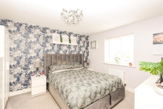 4 bed Detached for sale Image 5