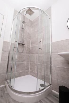 4 bed Terraced to rent Image 12