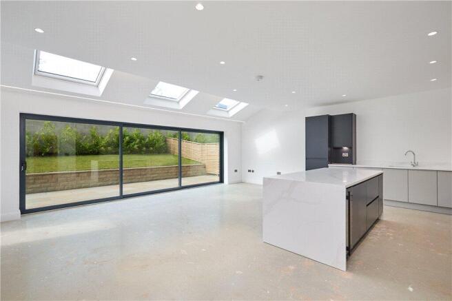 5 bed Detached for sale Image 10