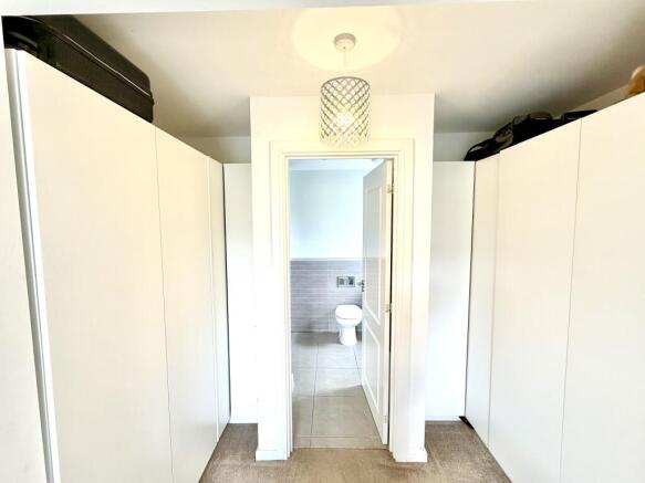 4 bed Detached for sale Image 11