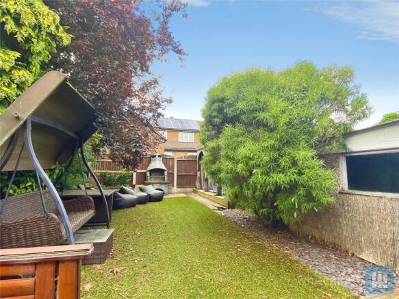 3 bed Semi-Detached to rent Image 12