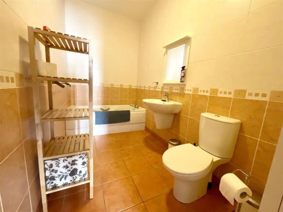 2 bed Flat to rent Image 7