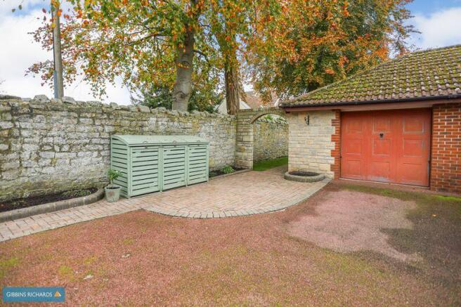 Garage/Parking