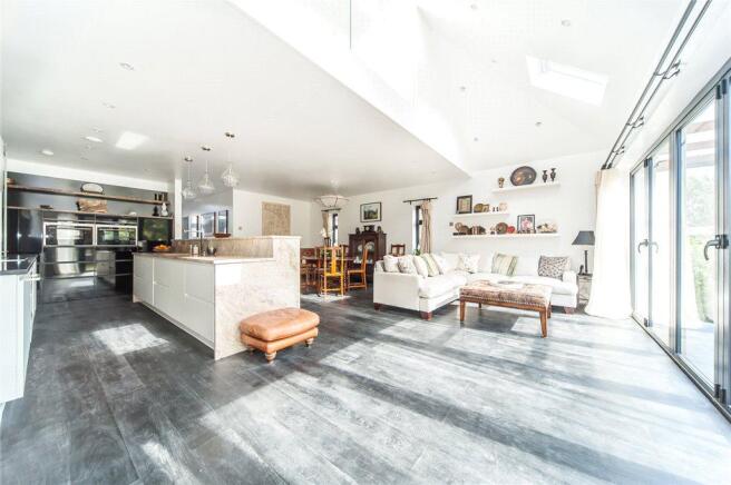 Living / Kitchen Are