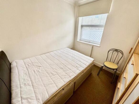 2 bed Apartment to rent Image 10