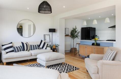 CLOSE TO BEACH - Culver Way, Sandown