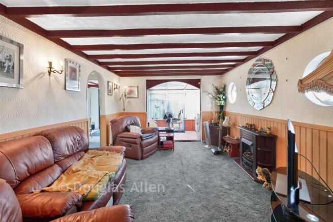 Sugden Avenue, Wickford, Essex photo 4