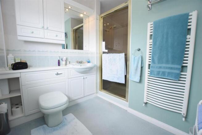 Ensuite.JPG