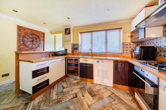 1396222-7-695fdc9...