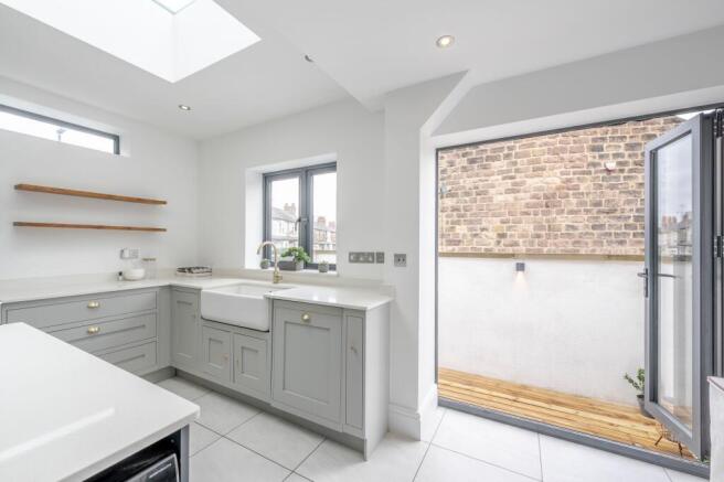 4 bed Terraced for sale Image 6