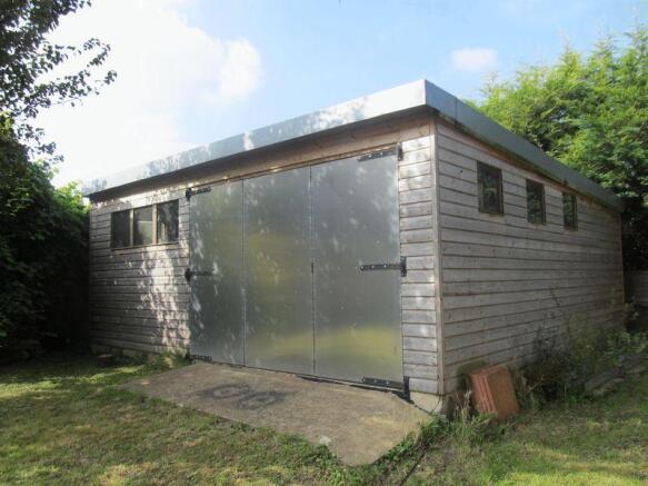Garage/Outbuil...