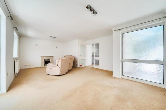 Sitting / dining room