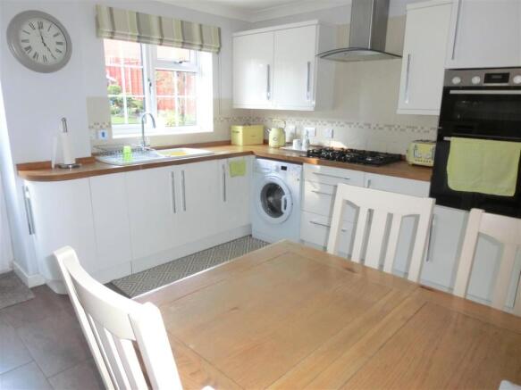 Re Fitted Kitchen