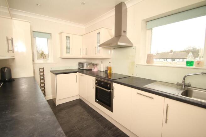 2 bed Flat to rent Image 5