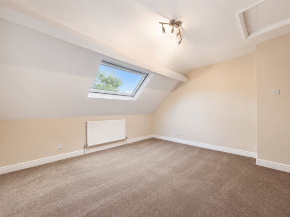 3 bed Terraced to rent Image 9