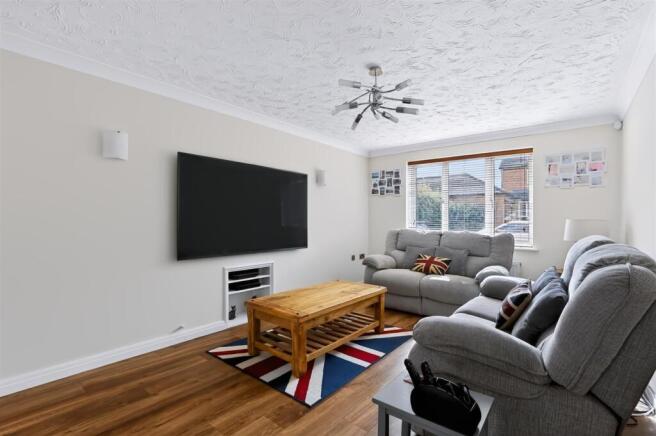 LIVING ROOM .jpg