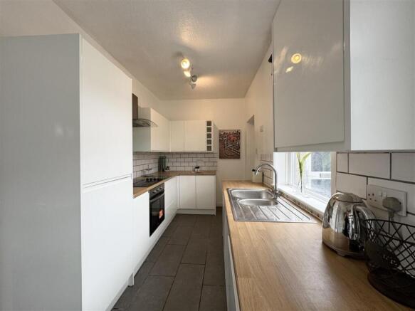 3 bed Terraced to rent Image 6