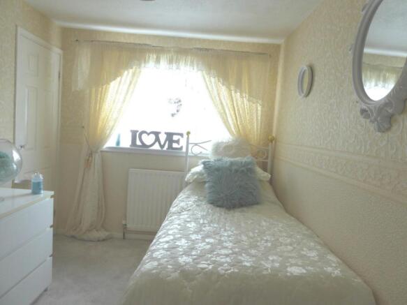 BEDROOM 2