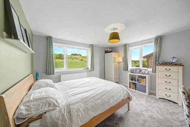 4 bed Detached for sale Image 11