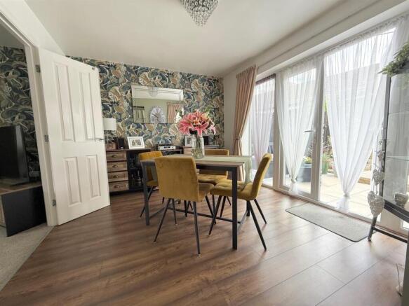4 bed House for sale Image 5