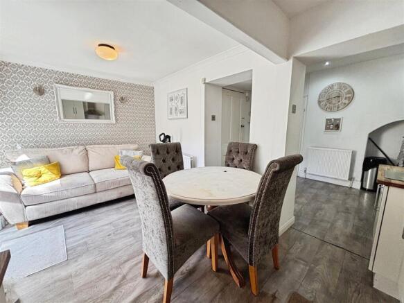 3 bed Semi-Detached for sale Image 6