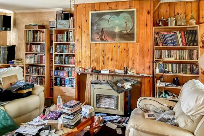 2 St Georges Close, Badshot Lea, Farnham, GU9 9LZ