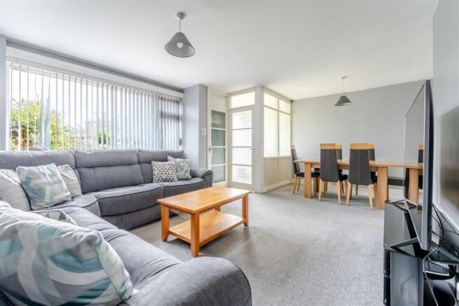 3 - lounge diner.jpg